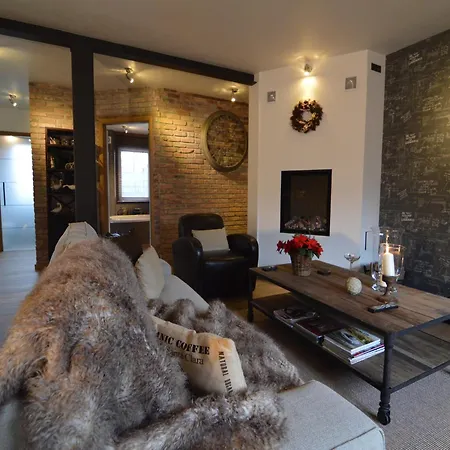 아파트 In Near Town Center